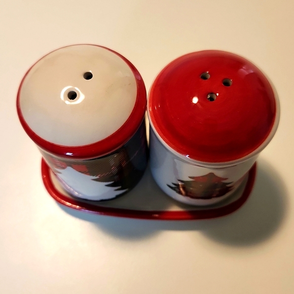 Pine tree salt and pepper shaker set - Picture 3 of 5